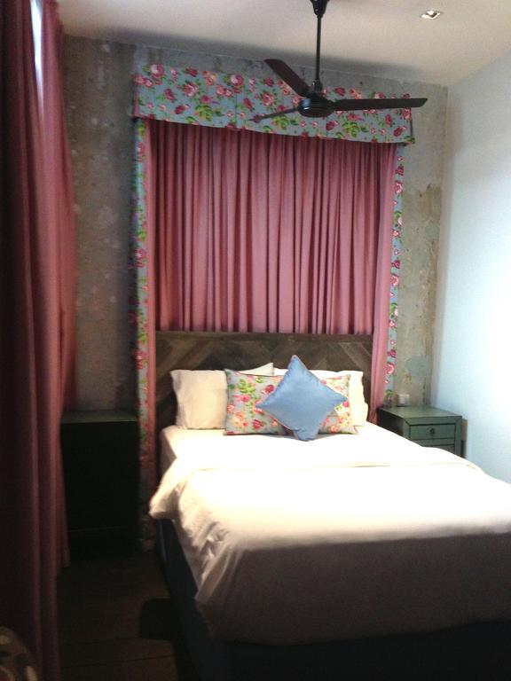 Rabbit Carrot Gun Aparthotel Singapore Room photo